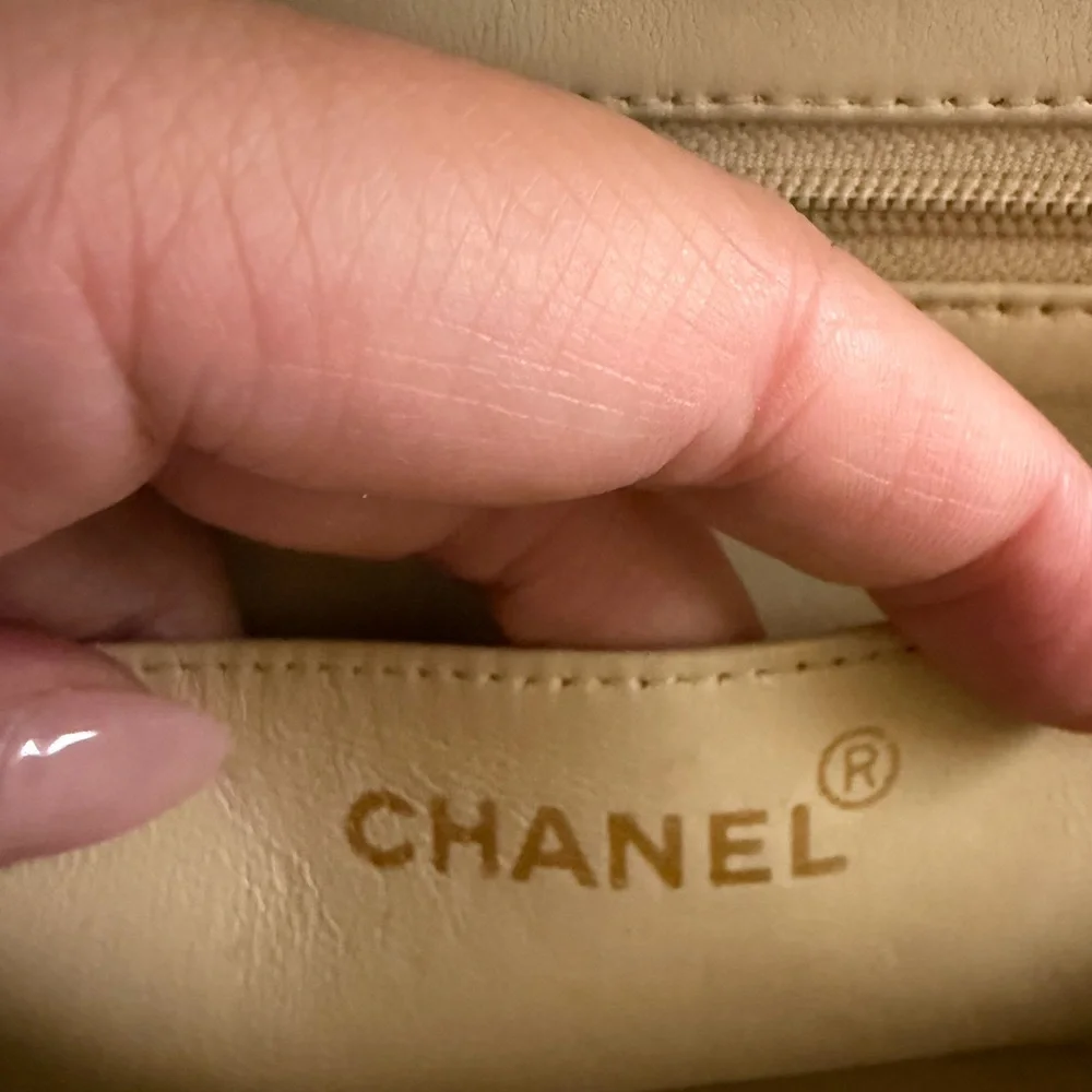 Vintage Chanel Diana Classic Flap Bag Beige Lambskin 24k Gold Hardware Bag - Picture 14 of 17